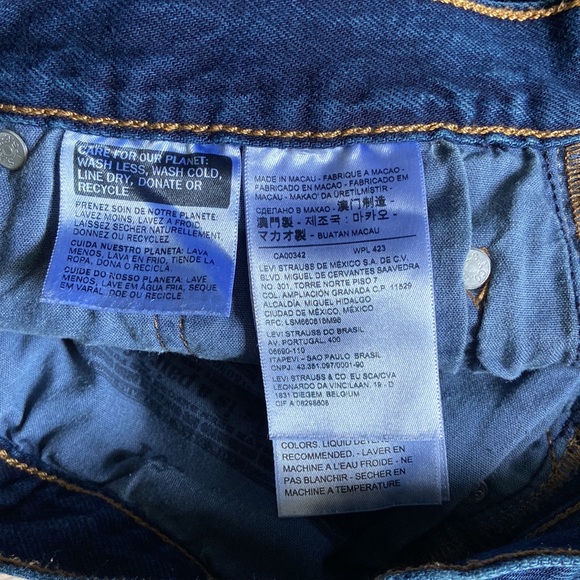 Levi’s 501 High Rise Shorts - Picture 5 of 10